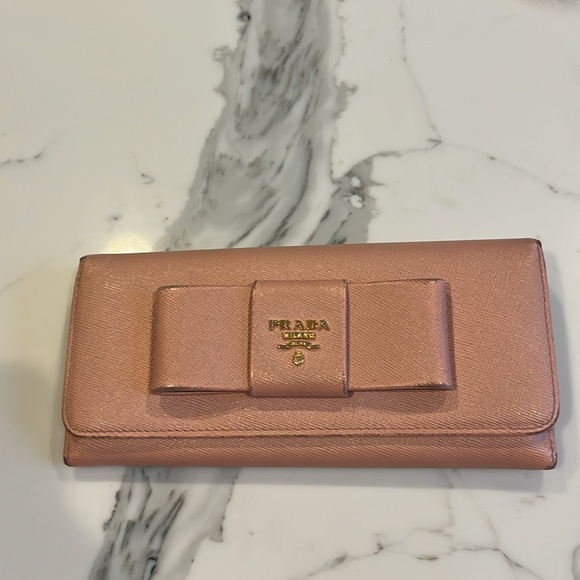 Prada light pink bow wallet!  Nice condition. Double button. Authentication Inc - Picture 3 of 16